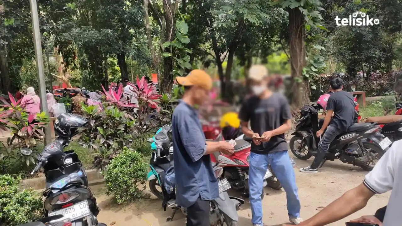 Parkir Liar Marak saat Wisuda UHO Kendari, Pengunjung Keluhkan Biaya Tak Resmi