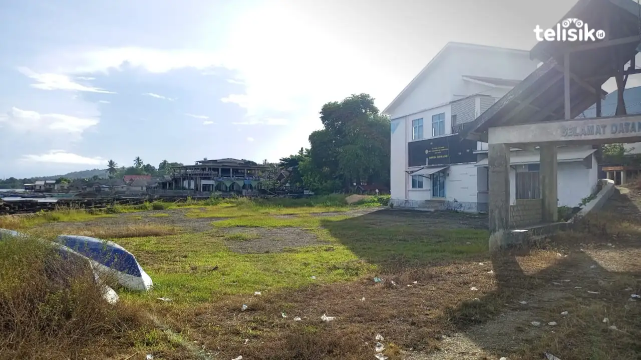 Pengalihan Fungsi Lahan Kosong di Jembatan Sukanaeyo Pulau Makassar Baubau jadi Lapangan Futsal Terhambat Izin