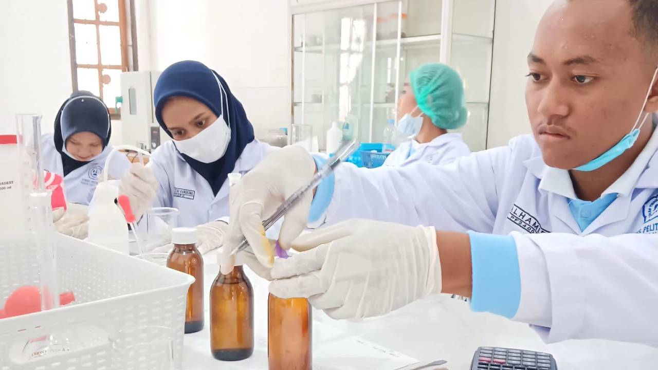 S1 Farmasi Stikes Pelita Ibu Bangun Generasi Edukator Kesehatan Berbasis Kearifan Lokal