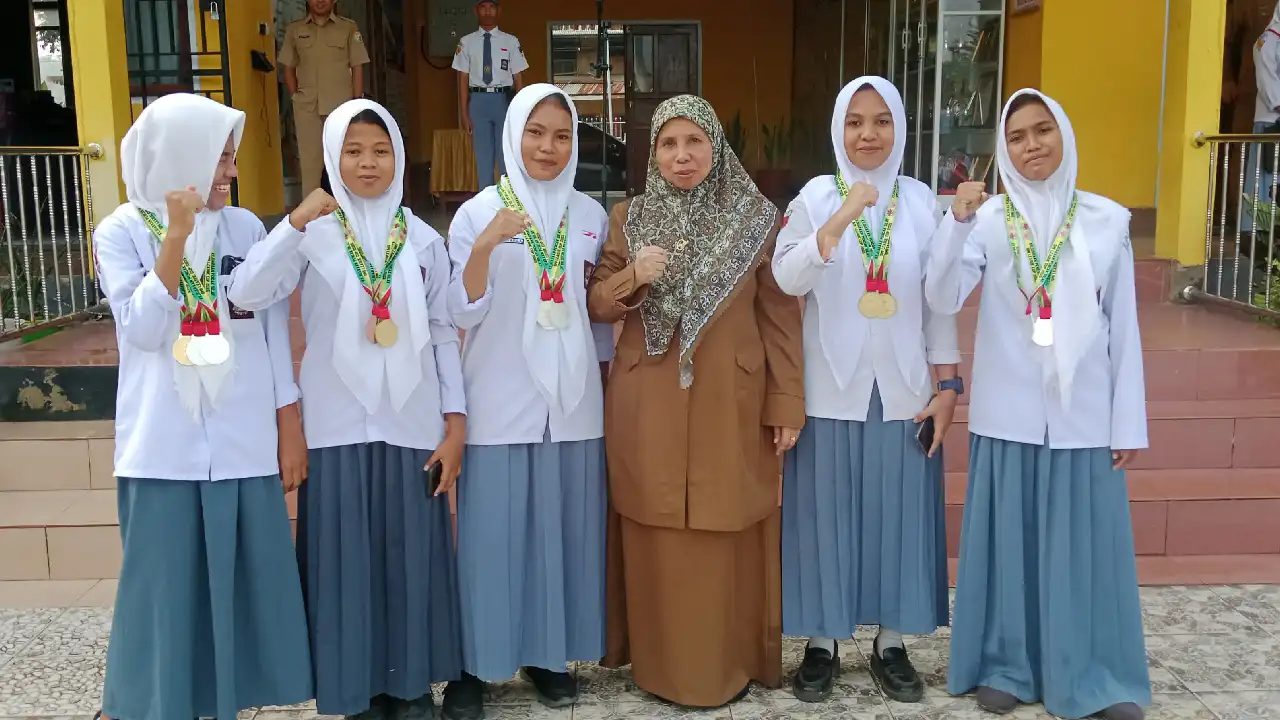 Sosok Perempuan Inspiratif dengan Gaya Kepemimpinan Humanis, Nur Aida Pelopor Siswa Berprestasi