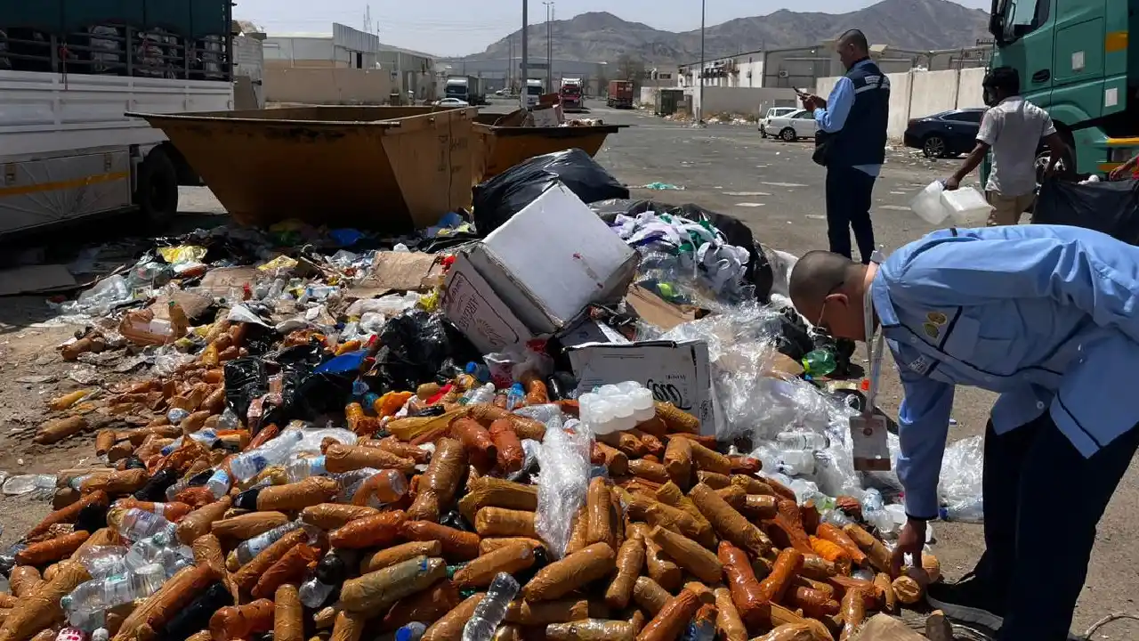 Aturan Baru Enam Barang Bawaan Jemaah Haji Tak Boleh Dibawa Pulang, Air Zamzam Dibongkar dan Dibuang ke Tong Sampah