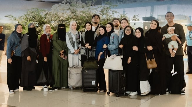 Demi Gaza, Zaskia Adya Mecca dan Sejumlah Artis Jalan Kaki 50 Kilometer