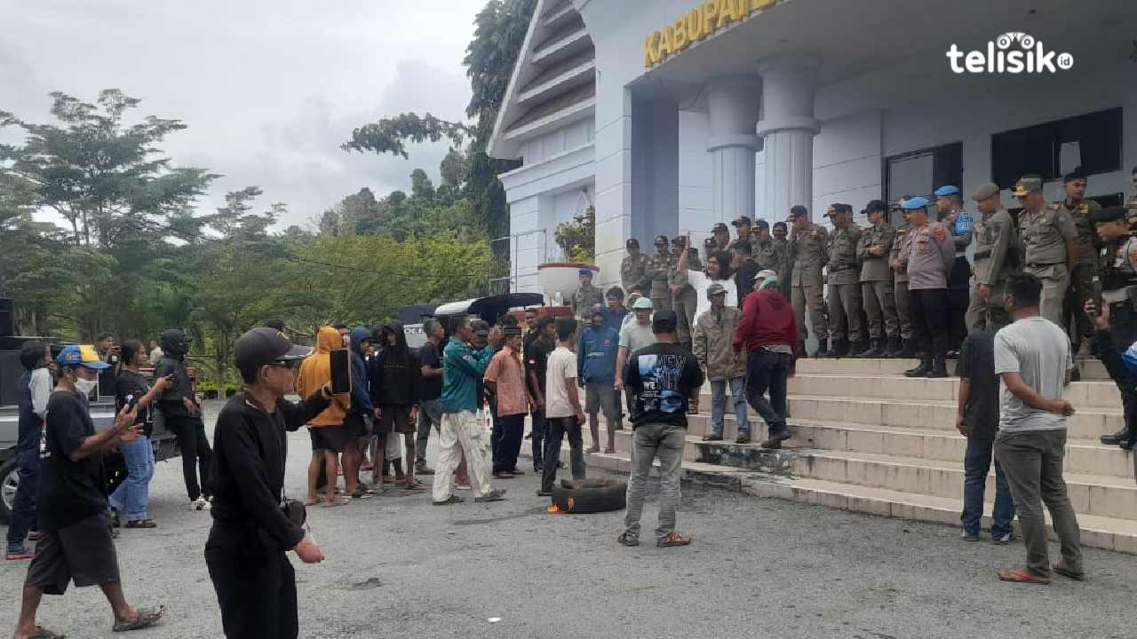 Kades Pitulua Kolaka Utara Digeruduk Warga, Dituding Tilap Dana Kompensasi Tambang Puluhan Juta