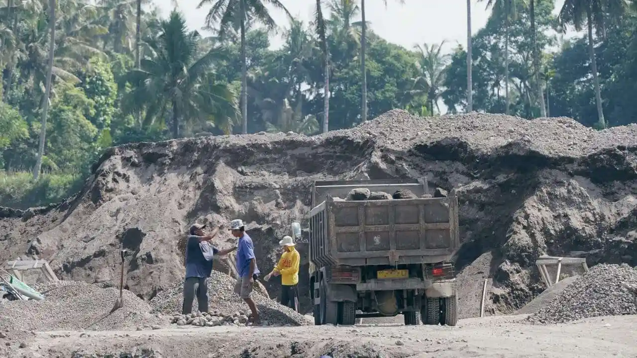Pemerintah Pusat Bakal Ambil Alih Izin Tambang Galian C dan Tak Libatkan Daerah