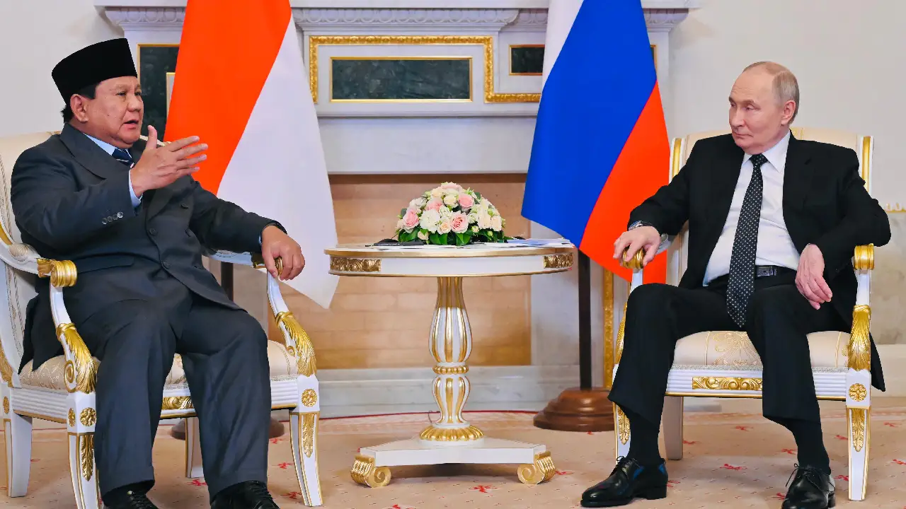 Prabowo dan Putin Sepakat Kembangkan Nuklir, Gas Cair Rusia Masuk Pasar Indonesia dan Rute Penerbangan Ditambah