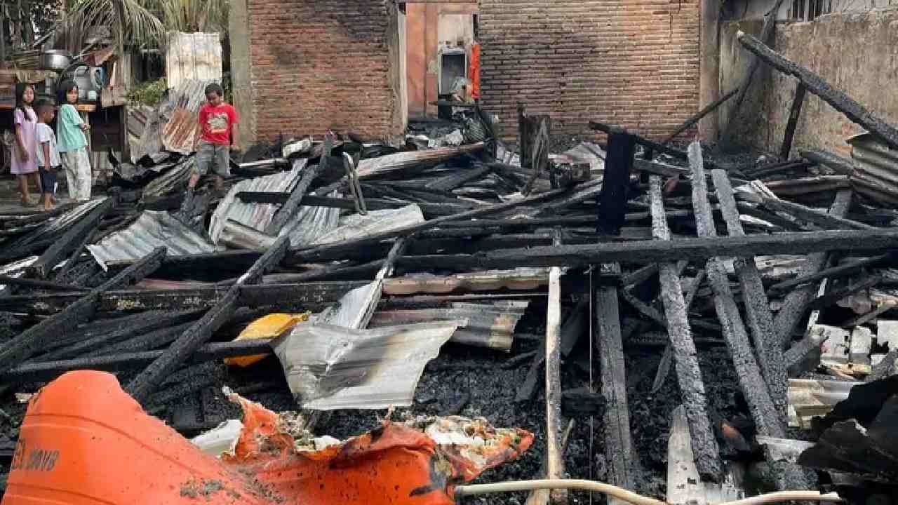 Rumah Pensiunan PNS di Kolaka Terbakar, Kerugian Ratusan Juta Rupiah