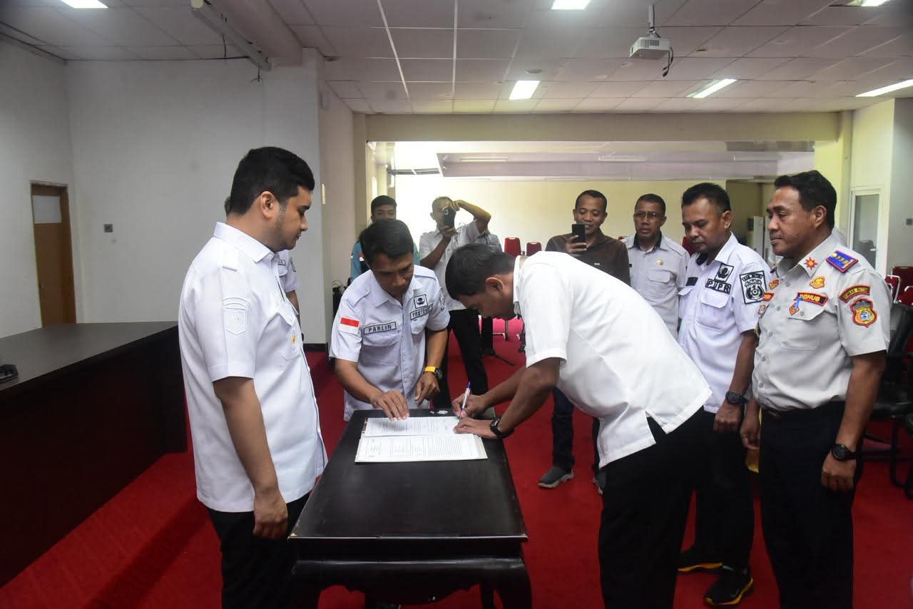 Tak Ada Ampun, Bupati Buton Siap Cabut Izin Perusahaan Aspal yang Langgar Aturan Jalan