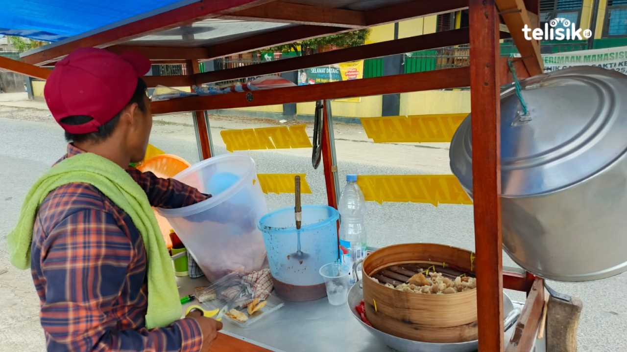 Arifin Perantau Asal Kolaka Berjuang 10 Tahun dari Usaha Kuliner Batagor di Kendari