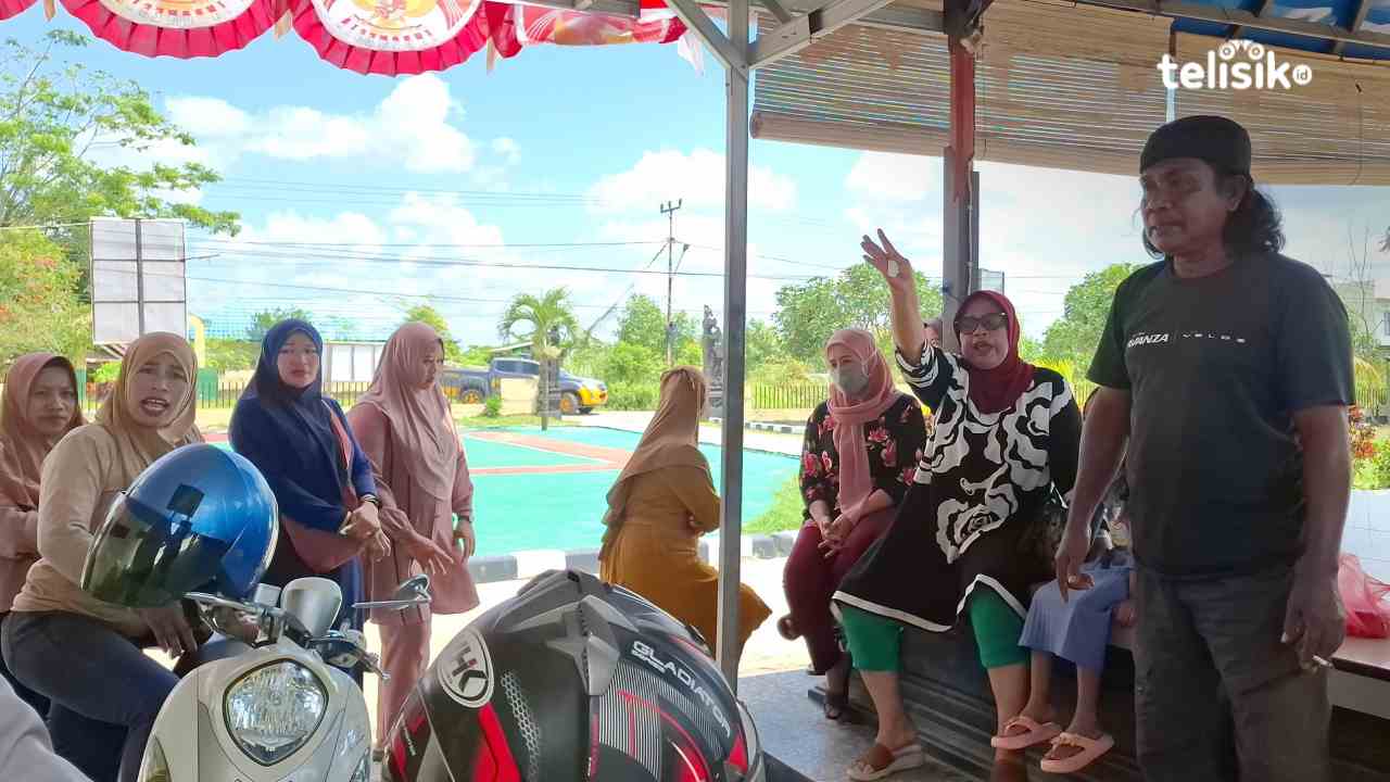 Emak-Emak di Kendari Datangi Polsek Poasia dan Teriaki Pencuri  