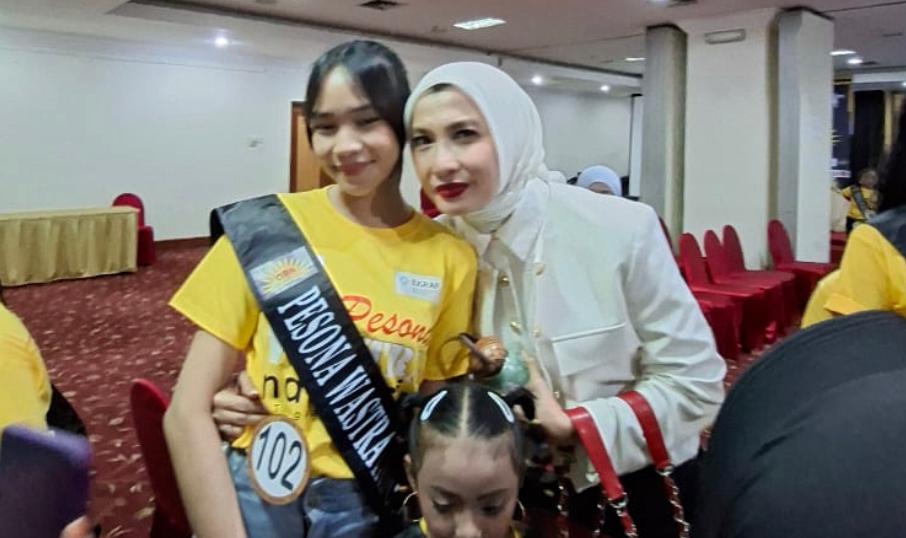 Nasya Anawulanggu Asal Sulawesi Tenggara Torehkan Juara 2 di Panggung Wastra Indonesia