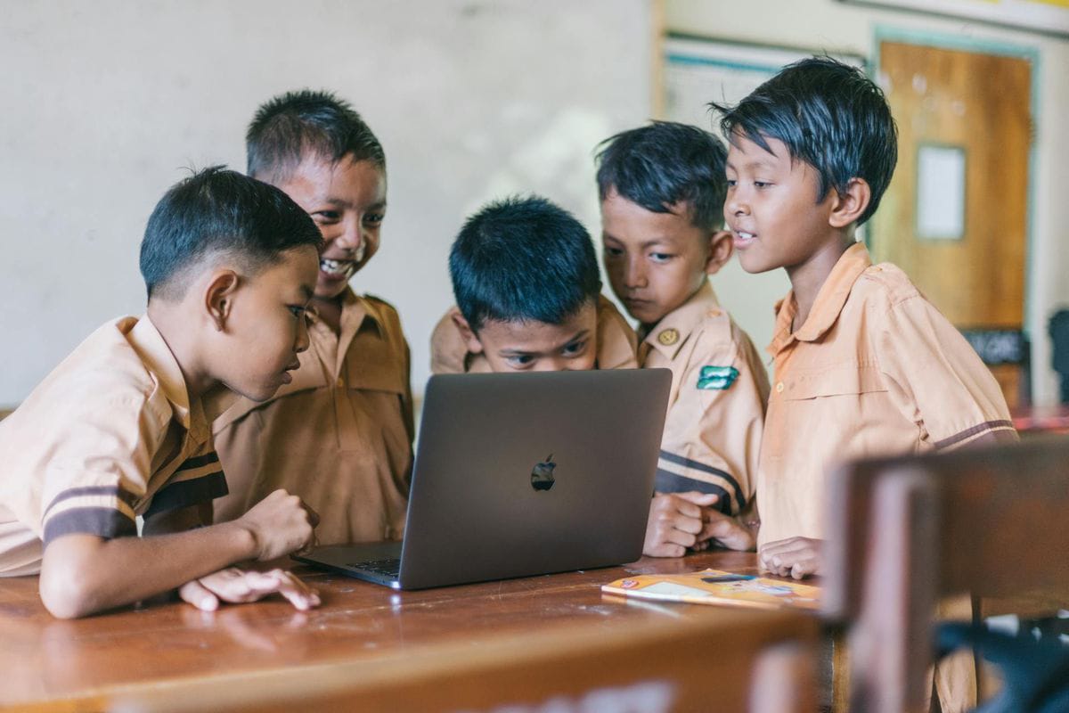 Tak Bersumber dari Komdigi, Anggaran Internet Cepat Sekolah Rakyat Disuplai Oleh Ini