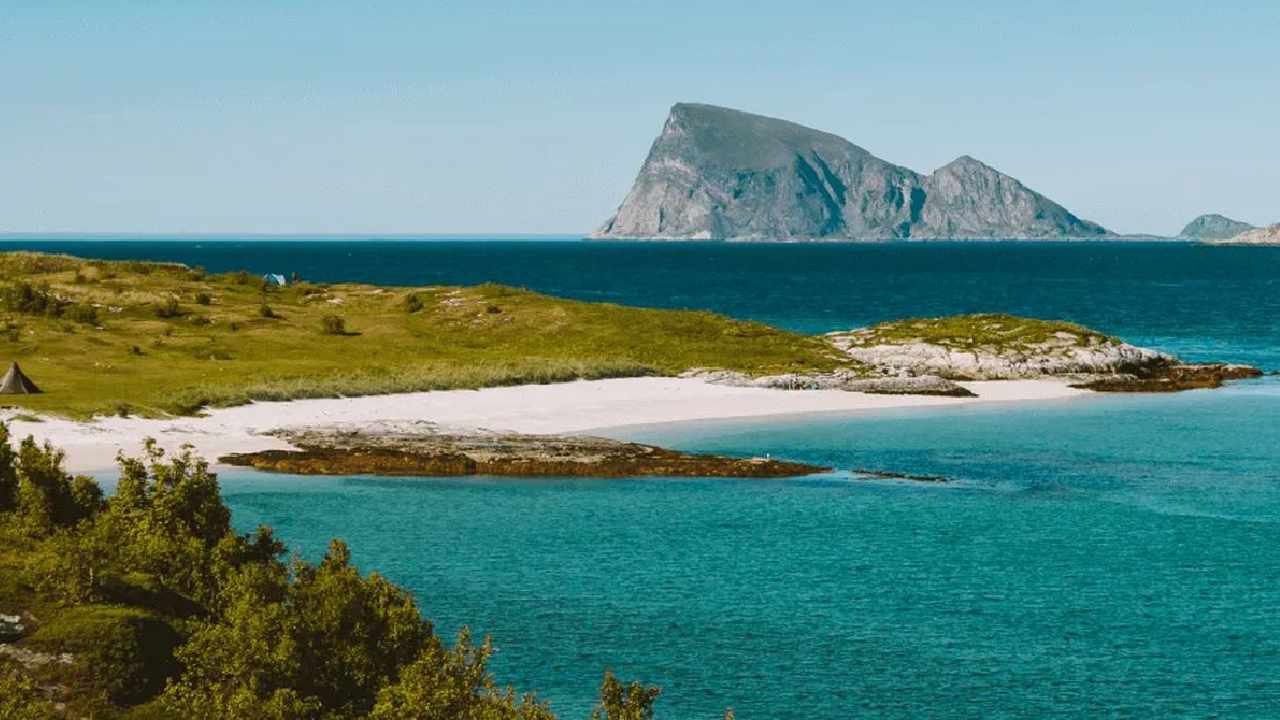 Unik, Pulau di Norwegia Ini hanya Terkena Matahari Sekali Setahun