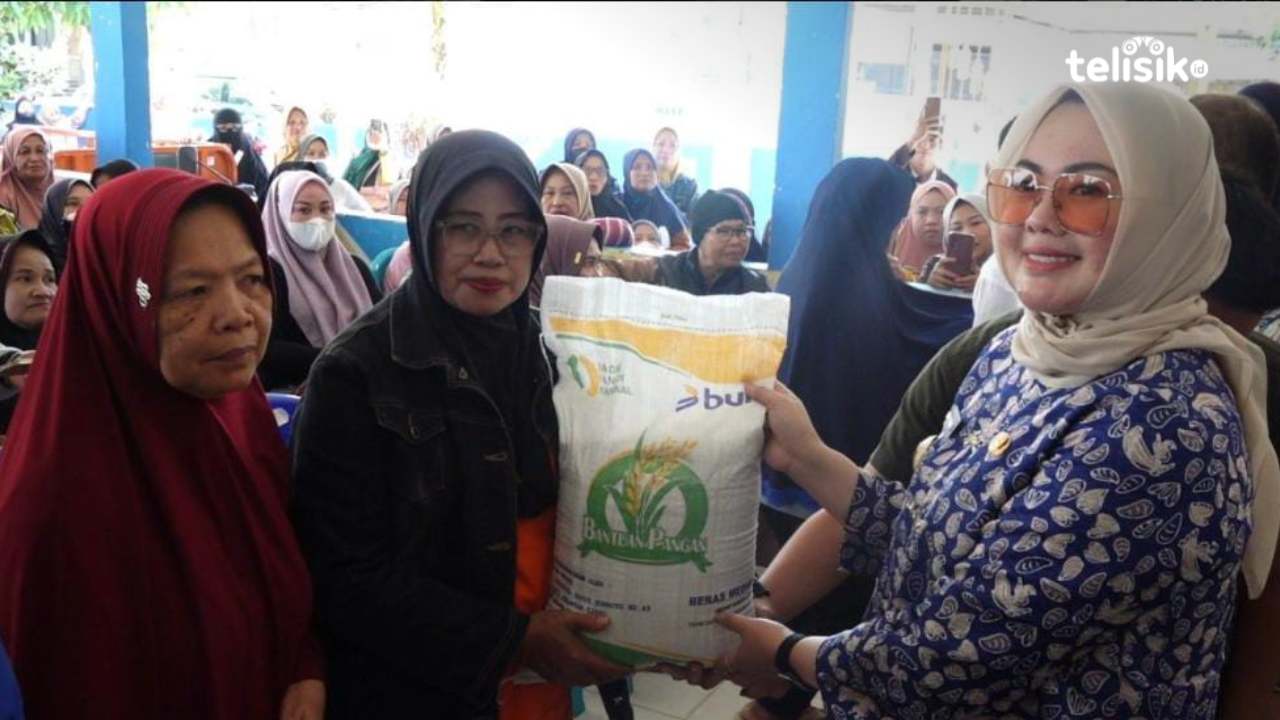 Wali Kota Kendari Minta Warga Tak Boros Konsumsi Nasi, Kembali Salurkan CBP ke 947 KPM di Baruga