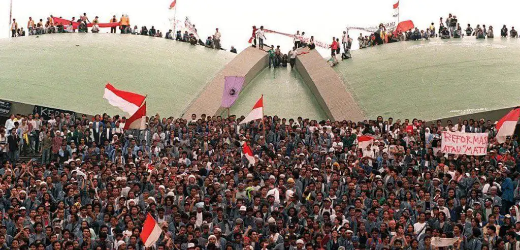 Bisakah Amandemen Bubarkan DPR? Presiden RI Pernah Lakukan Ini