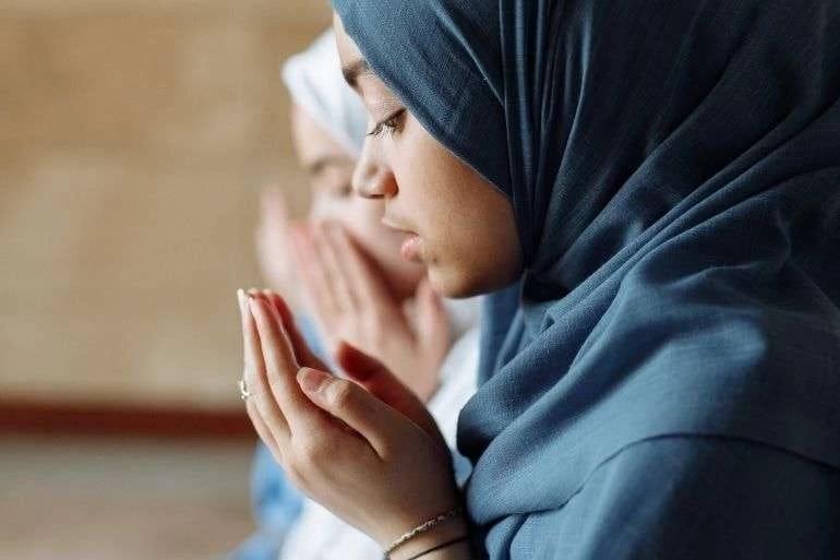 Bolehkah Berdoa di Media Sosial? Ini Jawabannya