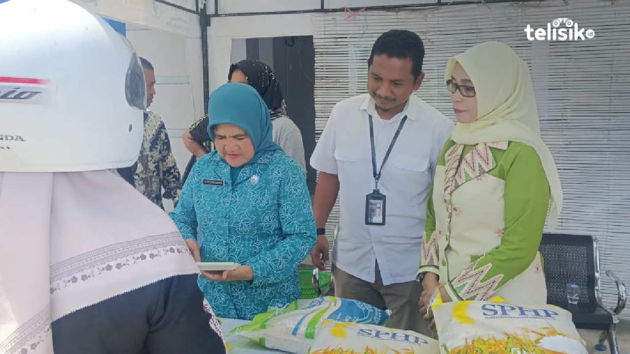 Bulog Raha Pastikan Stok Beras Mencukupi untuk Tiga Kabupaten hingga Desember 2025