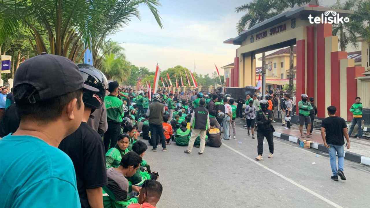 Didemo Ratusan Ojol Soal Kematian Affan, Kapolda Sulawesi Tenggara Janji Sampaikan Aspirasi ke Pusat