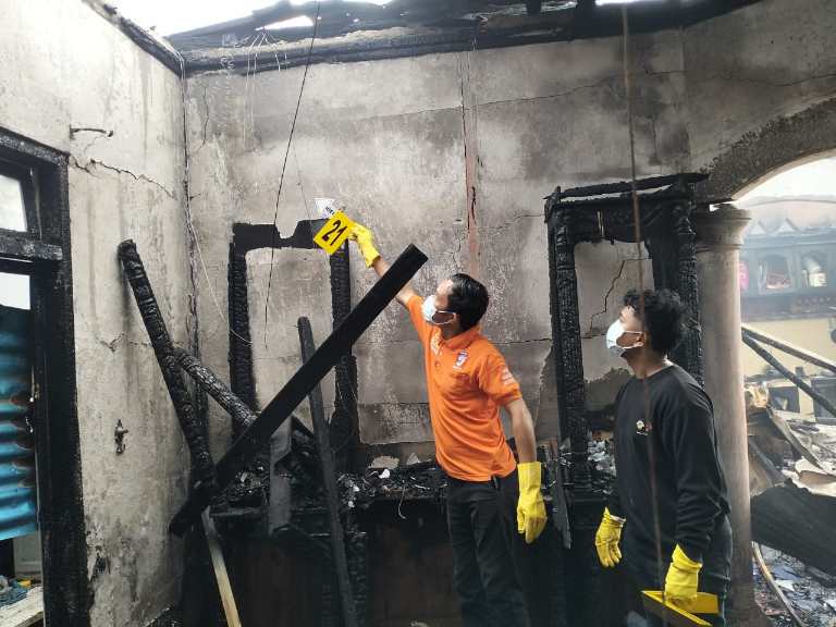 Kebakaran Rumah PNS Merembet ke Dua Rumah Tetangga di Wangi-Wangi Wakatobi