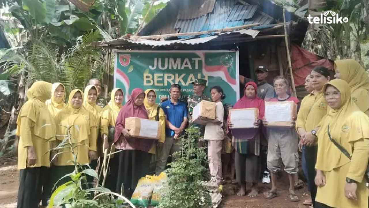 Koramil Pasarwajo Buton dan Persit Bantu Warga Kurang Mampu