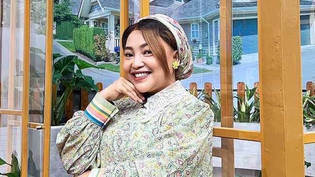 Perjalanan Karir Mpok Alpa: Dari Penyanyi Dangdut Lokal hingga Komedian dan Presenter Ternama