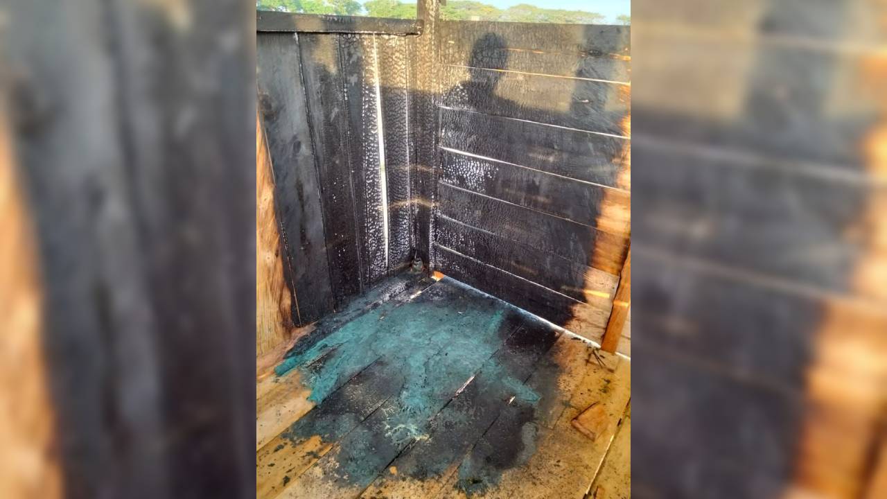 Pos Retribusi Parkir Pelelangan Ikan Pasar Laino Muna Diduga Dibakar