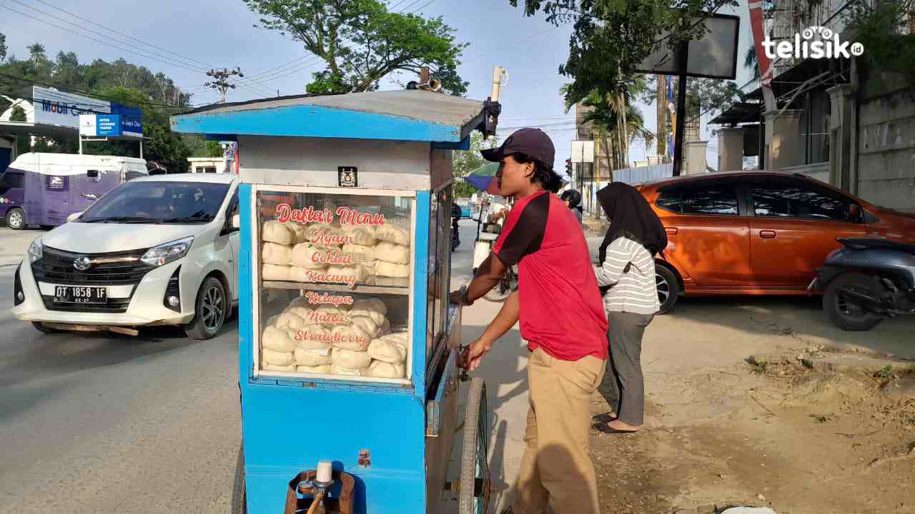 Pria Jauh dari Tanah Jawa, Coba Peruntungan di Kendari Jual Bakpao