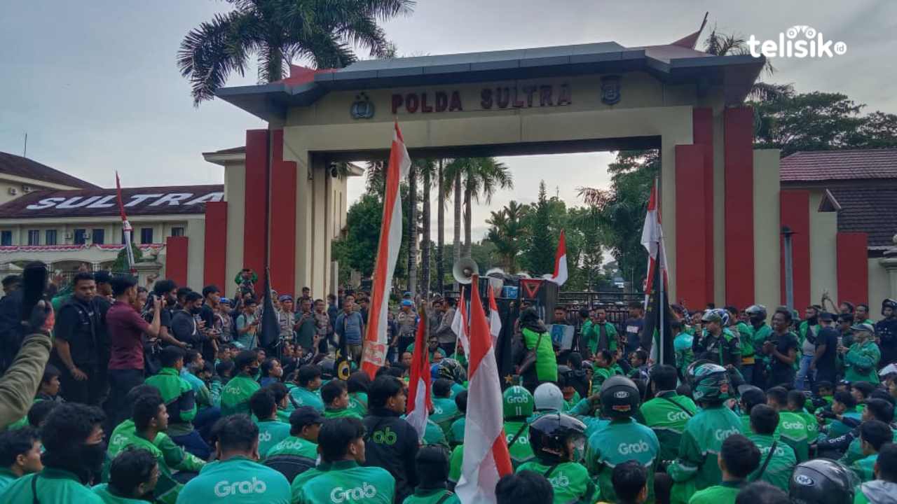 Ratusan Ojol Kendari Aksi Solidaritas untuk Affan Kurniawan di Mapolda Sultra
