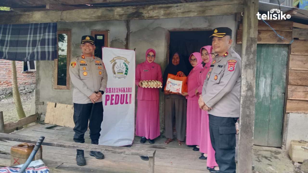 Sambut HUT ke-80 RI, Polres Muna Berbagi Sembako ke Masyarakat Kurang Mampu