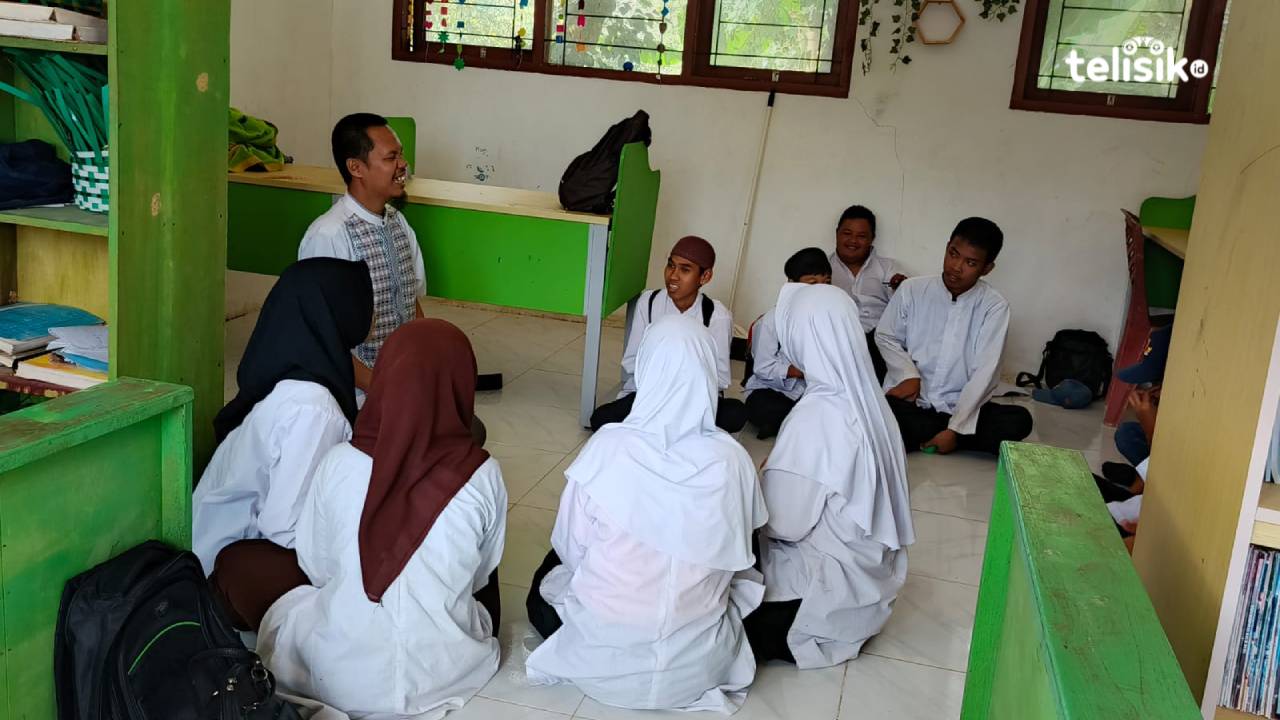 Semangat Guru SLB Kusuma Bangsa, Mendidik Puluhan Difabel Meski Digaji Minim