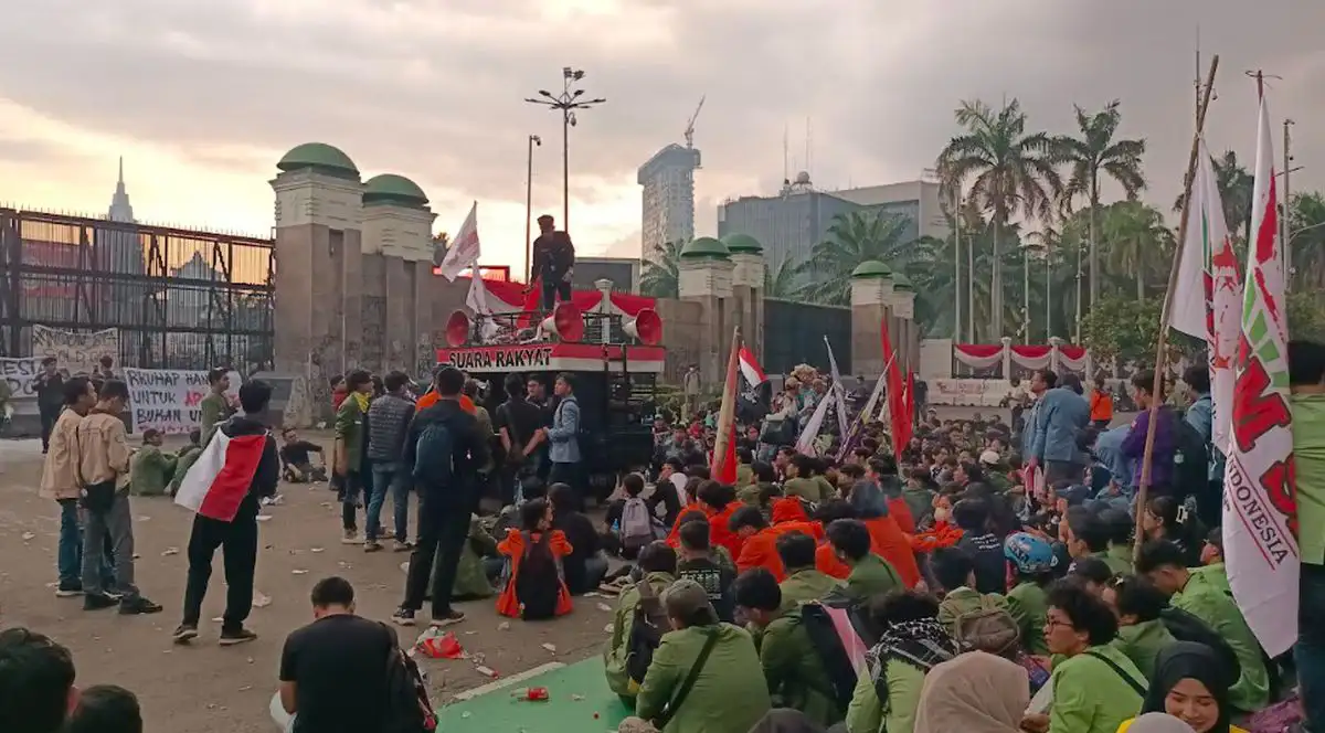 Viral Ajakan Demo Besar-besaran Bubarkan DPR 25 Agustus, Begini Penjelasannya