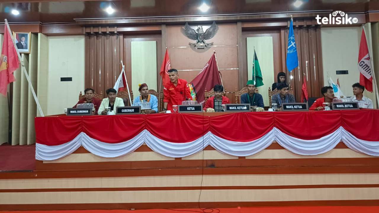 Cipayung Plus Kota Kendari Terobos dan Kuasai Ruang Rapat Paripurna DPRD Sulawesi Tenggara, Bersikukuh Desak Pencopotan Kapolri