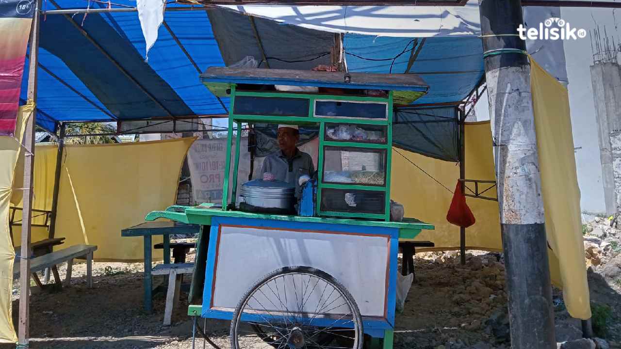 Dulu Laris Diserbu Pembeli hingga Berangkat Haji, Penjual Bakso Legend Bundaran Mandonga Kendari Kini Terpinggirkan Zaman