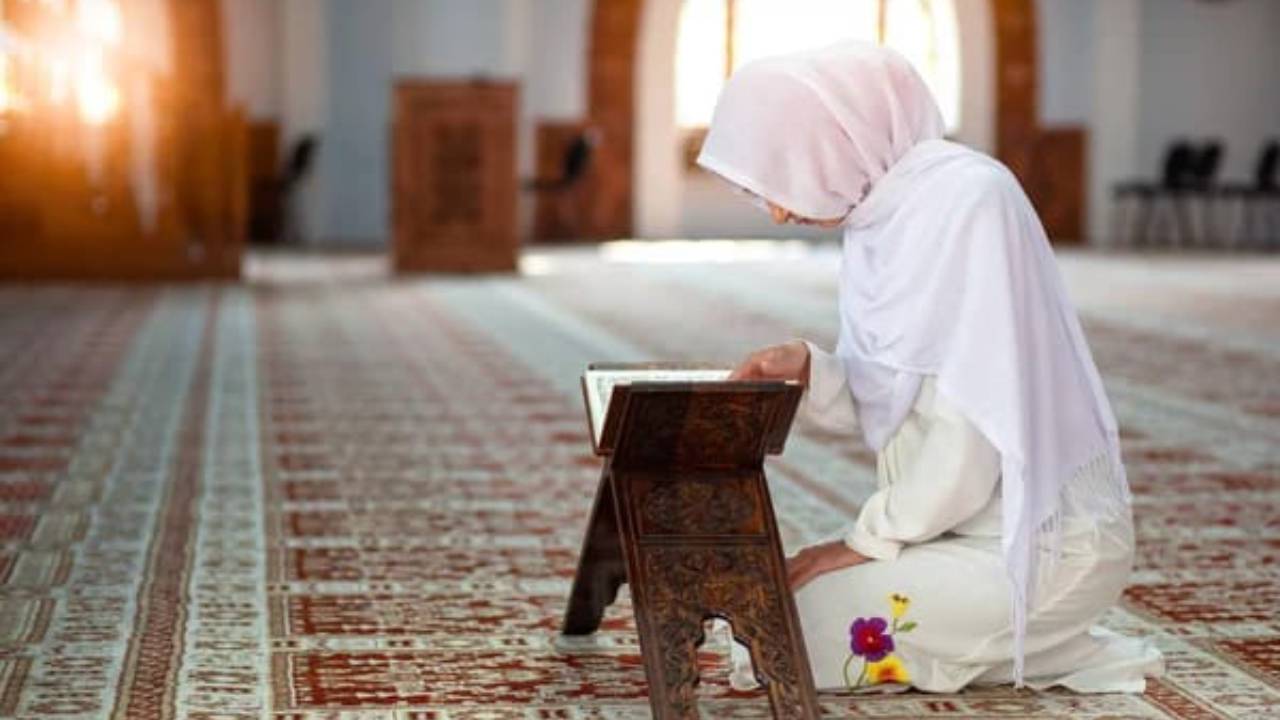 Menapaki Jejak Orang Tua, Gadis Remaja di Kota Kendari Temukan Hidayah Setelah Mualaf