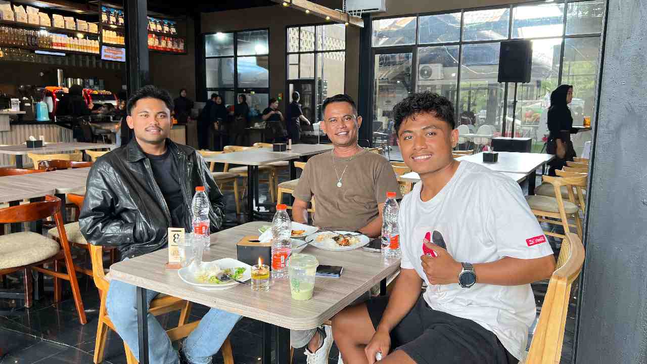 Tak Hanya Kopi, The Harbour Cafe Kendari Suguhkan Seafood Segar dan Snack Unik