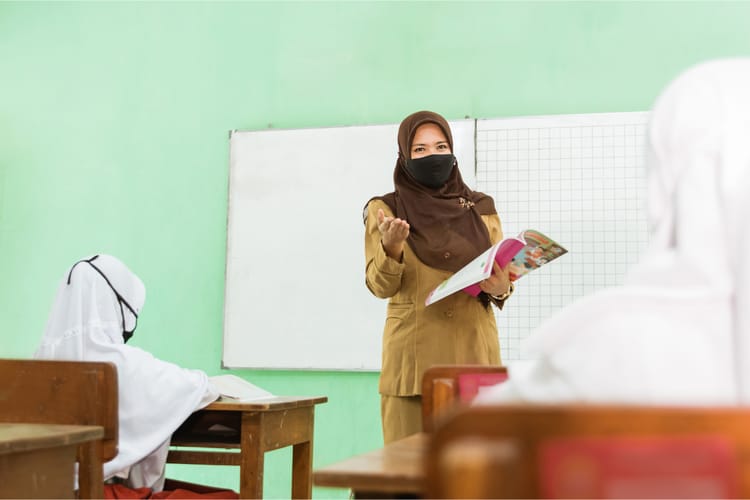 Tunjangan Guru Non-ASN Rp 2 Juta dan ASN Sesuai Gaji Pokok 2025, Begini Syarat Pencairannya