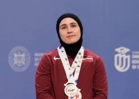 Atlet Angkat Berat Rebeka Koha Memeluk Islam, Dicap Penghianat dan Bangkit Kembali di Panggung Internasional