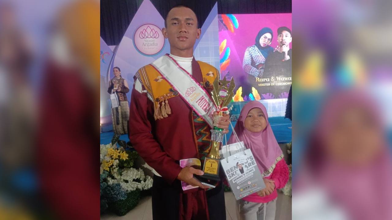 Baju Jahitan Ayah Jadi Saksi Dimaz Miftah Faiz, Rebut Juara 1 Fashion Show Putra Putri Tenun Indonesia