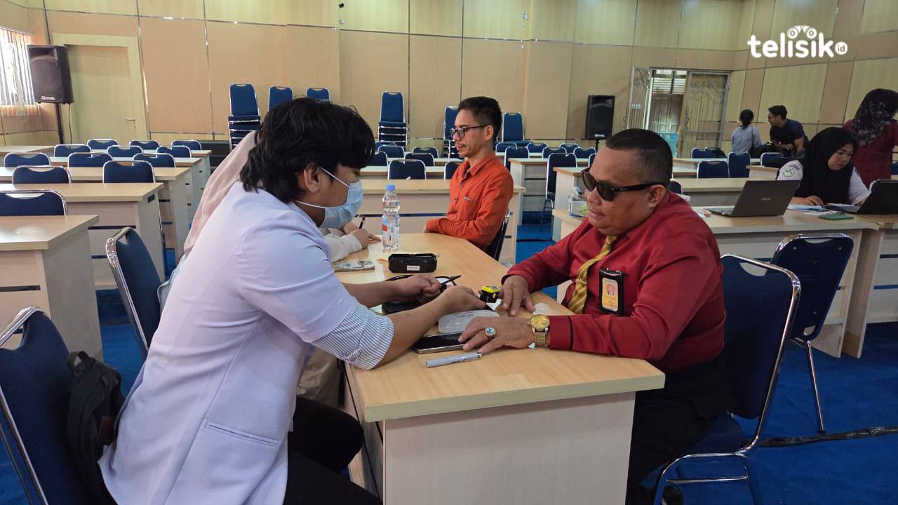 Farmasi UHO Jalani Pemeriksaan Kesehatan Gratis Bersama Puskesmas Abeli