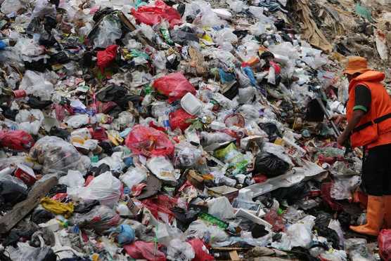 Inovasi Nanoteknologi: Ilmuwan Indonesia Ubah Sampah Plastik Jadi Sensor Pendeteksi Polusi Air