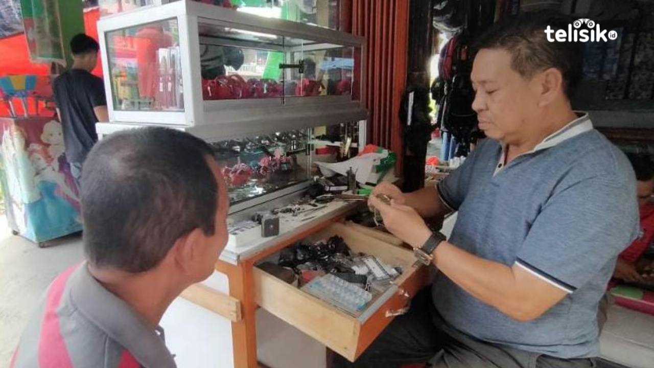Kisah Tukang Servis Jam Tangan, Mulai Tergerus Era Modern