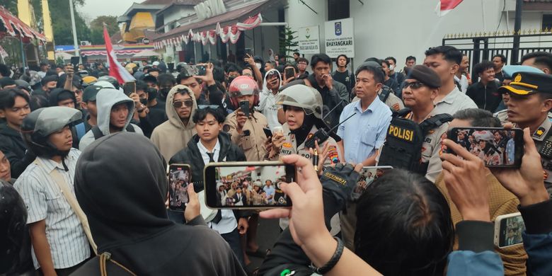 Komdigi Resmi Cabut Larangan Live TikTok saat Demo, Semua Tayangan Kini Dimonetisasi