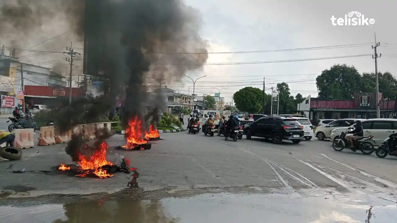 Persoalan Lahan, Jalan Tapak Kuda Kendari Diblokade Warga hingga Arus Lalu Lintas Macet