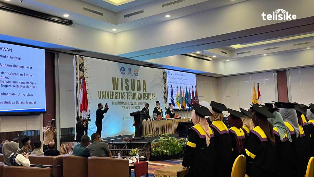 UT Kendari Kukuhkan 246 Wisudawan, IRT Asal Wakatobi Lulusan Terbaik