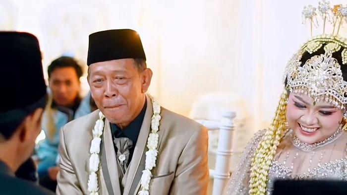 Viral Kakek 75 Tahun Nikahi Gadis 24 Tahun dengan Mahar Cek Tunai Rp 3 Miliar dan Toyota Camry