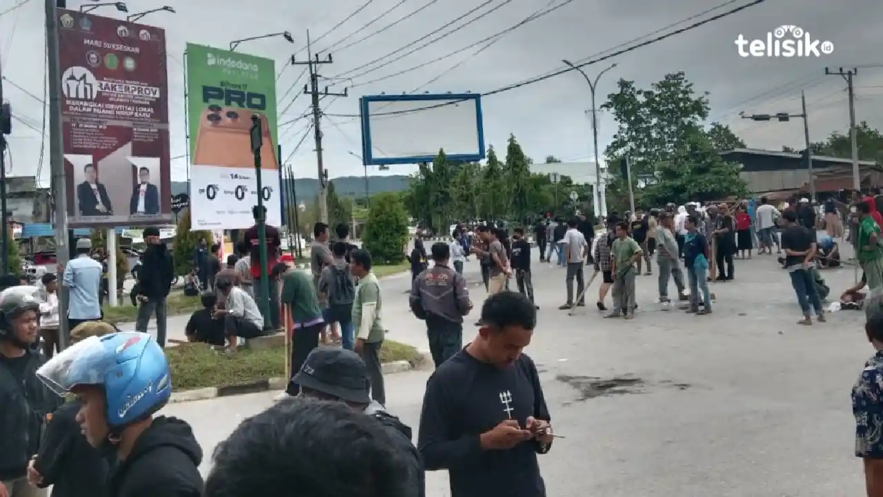 Warga Berkumpul Protes Pencocokan Batas Objek Sengketa Kawasan Tapak Kuda Kendari, Arus Lalu Lintas Dialihkan