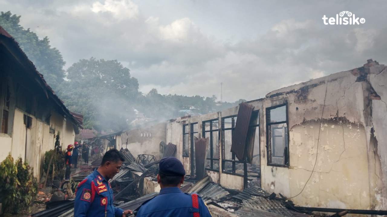 Asrama Polsek Kemaraya Kendari Terbakar, 4 Armada Damkar Diturunkan