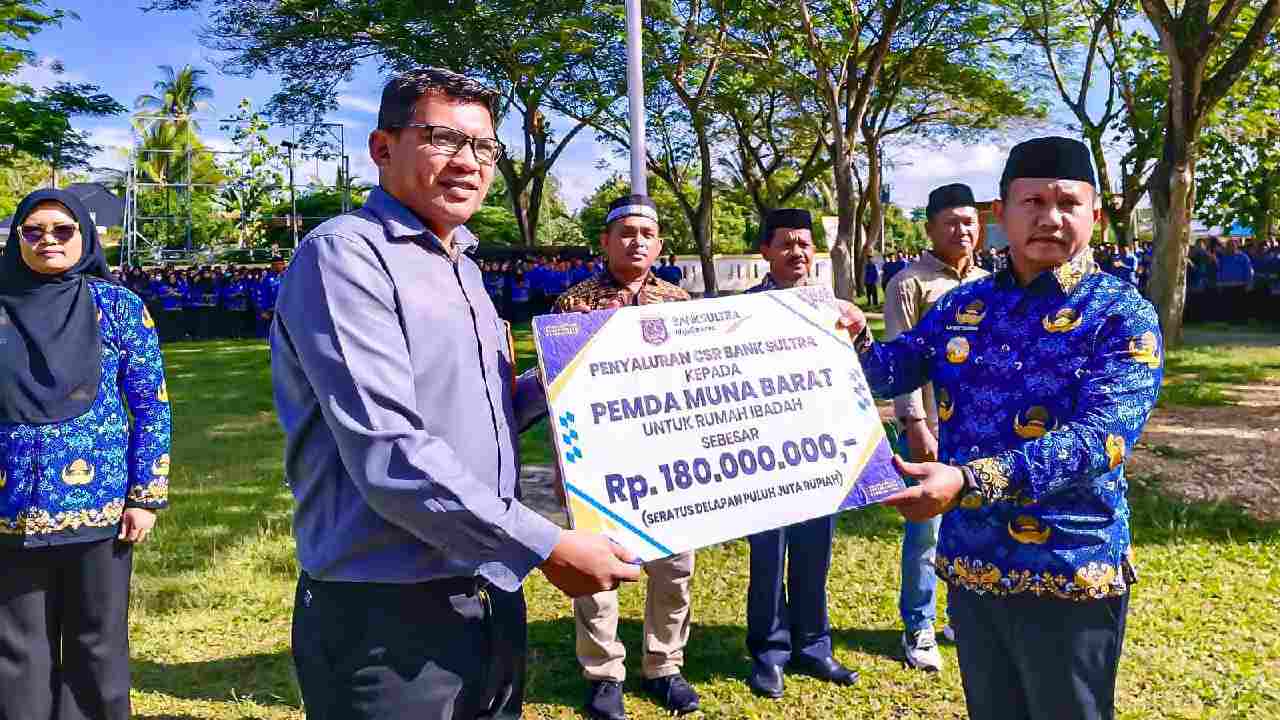 Bank Sultra Salurkan Dana CSR Rp 180 Juta untuk Perbaikan Sarana Ibadah di Muna Barat