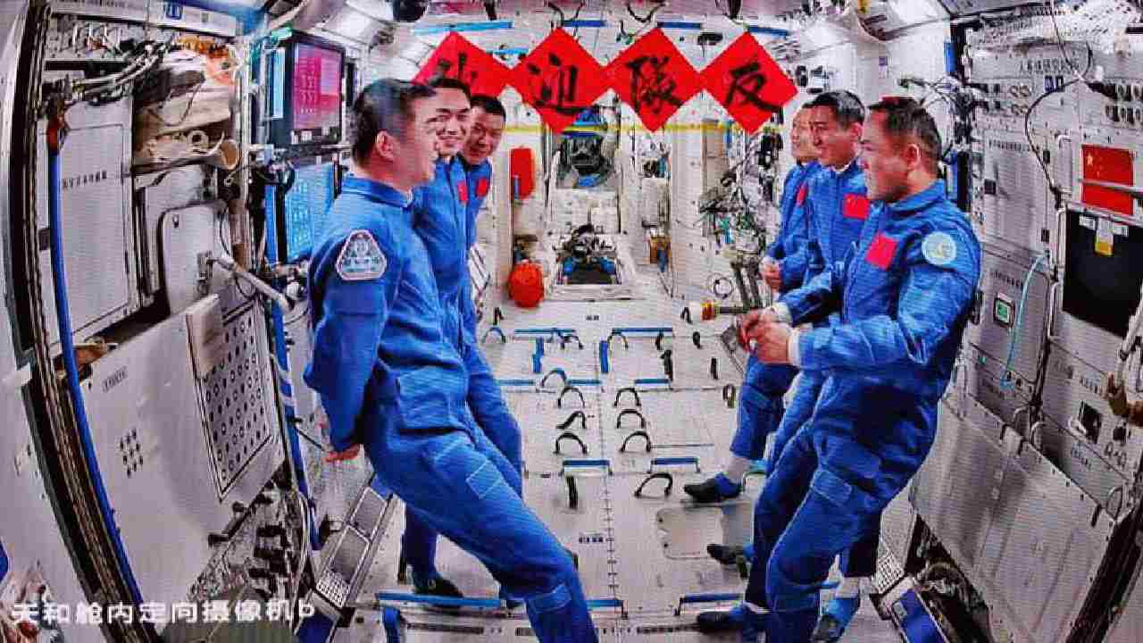 China Pamer Kekuatan Antariksa, Shenzhou-21 Mendarat Mulus dan Siap Rebut Kendali Orbit