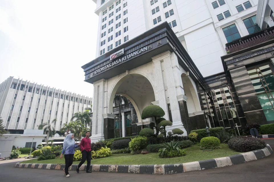 Daftar Lengkap Ratusan Aplikasi Pinjol Resmi Diblokir OJK 2025