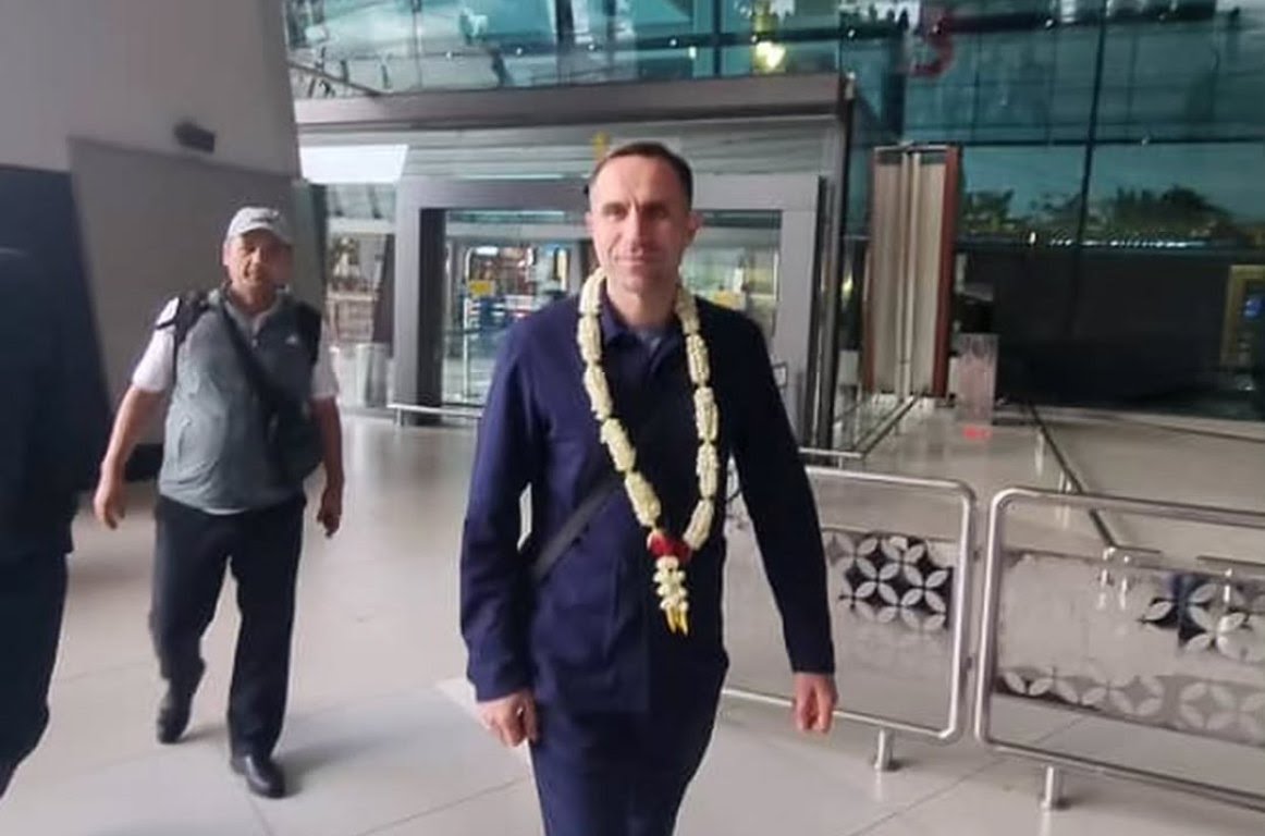 Disebut Calon Pelatih Timnas Garuda, Timur Kapadze Tiba di Indonesia